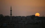 Coucher de soleil sur la ville de Deraa, dans le sud de la Syrie, le 20 avril 2018
