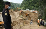 Opérations de recherche des victimes d'un glissement de terrain, le 4 octobre 2015 à Santa Catarina Pinula, au Guatemala