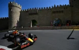Le Mexicain Sergio Perez, au volant de sa Red Bull, lors de la  première séance d'essais libres du Grand Prix d'Azerbaïdjan, le 10 juin 2022 dans les rues de Bakou