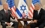Le président américain Joe Biden (G) rencontre le Premier ministre israélien Yaïr Lapid à Jérusalem, le 14 juillet 2022
