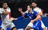 Le Français Kentin Mahé, lors du match du Mondial de handball contre l'Algérie, le 20 janvier 2021 dans la Ville du 6 Octobre, un faubourg proche du Caire