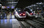 Deux TGV immobilisés par la grève, gare de l'Est à Paris, le 23 décdembre 2019