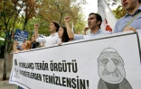 Des étudiants universitaires pro-nationalistes manifestent contrele prédicateur musulman Fethullah Gülen et ses partisans, le 21 juillet 2016 à Ankara, en Turquie