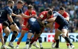 Le pilier toulousain Cyril Baille stoppé par les joueurs du Leinster en demi-finale de la Coupe d'Europe à Dublin, le 14 mai 2022 
