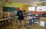 Une agente d'entretien dans une école primaire du village de Passamainty, à Mayotte, le 25 janvier 2025