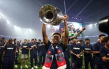 Le milieu de terrain du PSG Désiré Doué brandit le trophée de la Ligue des champions, le 1er juin 2025, lors des festivités au Parc des Princes