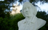 Buste du paysagiste du XVIIIe siècle, Capability Brown, grand maître des jardins à l'anglaise, sur les terres de Highclere Castle le 12 mai 2016