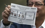 Le candidat de gauche Gustavo Petro vote à la présidentielle colombienne à Bogota, le 17 juin 2018