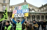 Manifestation devant la gare de l'Est à Paris le 26 décembre 2019 contre la réforme des retraites