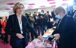 Valérie Pécresse, candidate LR, vote au 1er tour de la présidentielle, le 10 avril 2022 à Velizy-Villacoublay, près de Paris