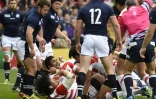 L'essai japonais inscrit par Amanaki Mafi (au centre) face à l'Ecosse à Gloucester, le 23 septembre 2015