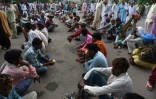 Des adeptes du gourou dans une rue de Panchkula, le 24 août 2017 en Inde