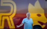 Le nouvel entraîneur de la Roma, le Portugais José Mourinho, lors du match amical contre le FC Porto, le 28 juillet 2021 au Stade de Bela Vista à Lagoa
