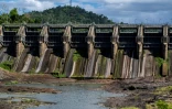 Les vannes fermées en raison de la sécheresse du barrage de Carraizo à Trujillo Alto (Porto Rico), le 29 juin 2020
