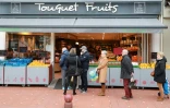 Chez un vendeur de légumes au Touquet, le 15 mars 2020