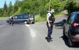 Les gendarmes effectuent des contrôles de véhicules au Lardin-Saint-Lazare, en Dordogne, le 30 mai 2021