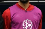 L'attaquant Mohamed Salah sur le banc de touche lors de Egypte-Uruguay, à Ekaterinbourg, le 15 juin 2018