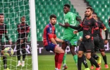 Le défenseur guinéen de Saint-Etienne Saïdou Sow marque le 3e but de la victoire dans le temps additionnel (3-2) face à Clermont, lors du match de la 13e journée de Ligue 1, disputé à huis clos, le 7 novembre 2021 au Stade Geoffroy-Guichard