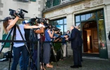 Sepp Blatter répond aux reporters avant son entrée dans les locaux du TAS à Lausanne, le 25 août 2016
