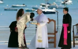 Un migrant reçu par Léon XIV lors d'une rencontre avec des associationsv à Arguineguín, dans l'archipel espagnol des Canaries, le 11 juin 2026