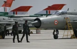 Des avions de chasse MiG-21 de l'armée de l'air indienne sur le tarmac de la base aérienne de Chandigarh, avant leur départ définitif, le 24 septembre 2025