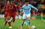 Le milieu néerlandais de Liverpool, Georginio Wijnaldum (g), à la lutte avec le milieu allemand de Manchester City, Leroy Sane, lors du quart de finale aller de la Ligue des champions, à Liverpool, le 4 avril 2018