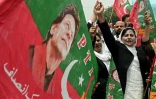 Des partisans de l'ex-Premier ministre pakistanais Imran Khan manifestent pour sa libération, le 7 août 2023 devant la Haute Cour de Lahore