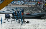 Des plongeurs de la Marine cherchent des disparus dans la baie d'Acapulco, le 5 novembre 2023, deux semaines après le passage de l'ouragan Otis au Mexique