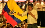 Le candidat à la présidentielle, Guillermo Lasso, principal leader de la droite sous l'étiquette du mouvement Créant des opportunités (Creo - "Je crois"), lors d'un meeting à Guayaquil, le 17 février 2017