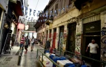 Des immeubles néoclassiques abandonnés à Athènes, le 31 juillet 2017