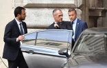 Le Premier ministre italien désigné Carlo Cottarelli (c) quitte le Parlement après une réunion informelle avec le président Sergio Mattarella, le 30 mai 2018 à Rome