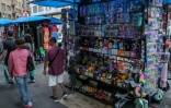 Une échoppe dans la rue commerçante 25 de Marco du centre-ville de Sao Paulo, au Brésil, le 16 juillet 2025