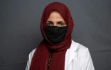 La médecin et spécialiste en santé mentale Mursal, 35 ans, pose pour un portrait dans un lieu tenu secret en Afghanistan, le 6 août 2022