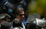L'ancien Premier ministre pakistanais Imran Khan (C) lors de son arrivée à la Cour suprême à Islamabad, le 12 mai 2023