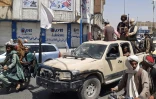 Des talibans à bord d'un véhicule de l'armée nationale afghane à Kandahar, le 13 août 2021