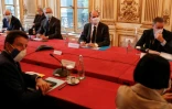 Le Premier ministre Jean Castex (C) reçoit les partenaires sociaux, le 26 octobre 2020 à Paris