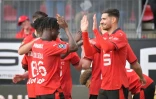 Martin Terrier (d) félicité par ses coéquipiers après son doublé pour Rennes contre Clermont, le 18 février 2024 au Roazhon Park