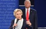 Donald Trump et Hillary Clinton lors du débat contre Donald Trump à St-Louis le 9 octobre 2016