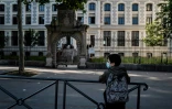 Devant un collège à Lyon, le 18 mai 2020