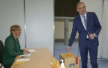 Le président sortant Gudni Johannesson vote à Gardabaer, le 27 juin 2020 en Islande