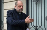 Le ministre de la Justice Eric Dupond-Moretti arrive à la Cour de justice de la République, le 29 mars 2022 à Paris
