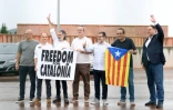 (De G à D) Les indépendantistes catalans Raul Romeva, Jordi Turull, Jordi Cuixart, Joaquim Forn, Jordi Sanchez, Josep Rull et Oriol Junqueras à leur sortie de la prison de Lledoners, à Sant Joan de Vilatorrada, le 23 juin 2021