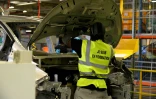 Un ouvrier en formation le 3 février 2017 à l'usine Renault de Flins-sur-Seine 