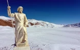 Statue de Tachtanbek Akmatov, éleveur de yaks blancs, à Kara-Saz, au Kirghizstan, le 2 février 2026