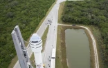 La fusée Atlas V avec Starliner à son sommet, le 18 décembre 2019, en route vers le pas de lancement à Cap Canaveral en Floride