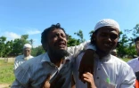 Alif Jukhar, réfugié rohingya, vient d'enterrer ses deux parents décédés dans la naufrage en passant de la Birmanie au Bangladesh le 9 octobre 2017