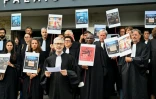 Alain Larrea (3e g), bâtonnier de Bayonne, lors d'un rassemblement de magistrats, avocats, greffiers, fonctionnaires et personnels devant le palais de justice de Bayonne pour exprimer leur solidarité avec la famille de Lyhanna et réclamer davantage de moyens structurels pour la justice, le 29 juin 2026 dans les Pyrénées-Atlantiques