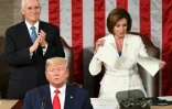 La cheffe des démocrates au Congrès, Nancy Pelosi, déchire le discours de Donald Trump lors de son discours sur l'état de l'Union à Washington, le 4 février 2020