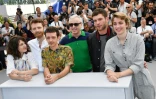 Aloise Sauvage, Antoine Reinartz, Nahuel Perez Biscayart, le réalisateur français Robin Campillo,Arnaud Valois et Adele Haenel posent, pour la présentation du film "120 battements par minute" au Festival de Cannes, le 20 mai 2017