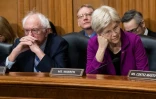Le sénateur indépendant de gauche Bernie Sanders et la sénatrice démocrate Elizabeth Warren lors d'une réunion de la commission des finances du Sénat américain sur la recommandation de la confirmation de Robert Kennedy Jr. comme ministre de la Santé, à Washington, le 4 février 2025